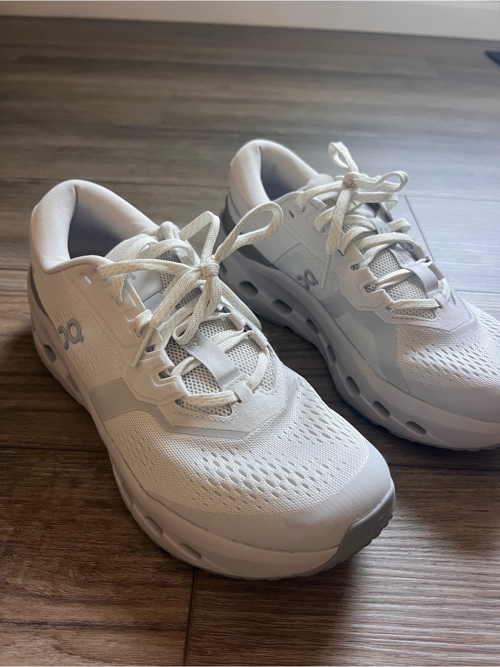 LIKE NEW Women’s 8.5 On running shoes.